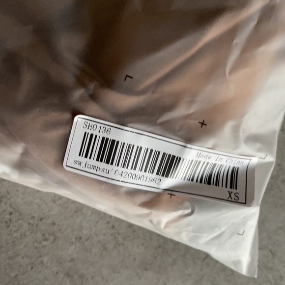 Paris graphic mock neck form fitting romper - Picture 5 of 9